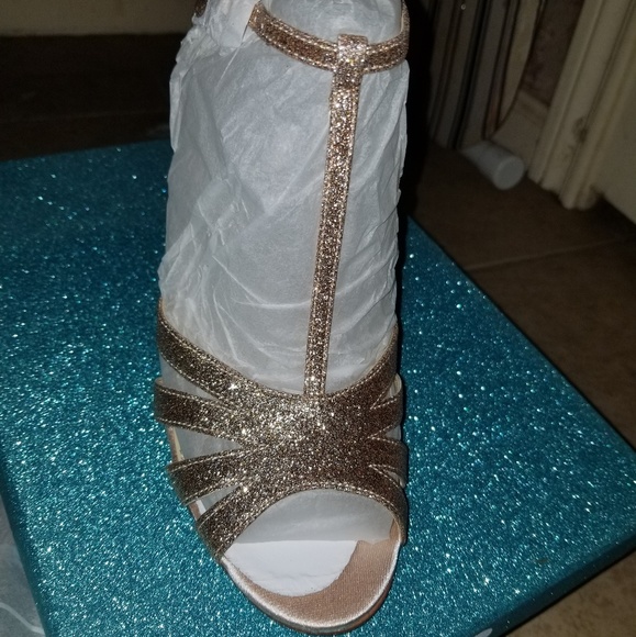 Betsy Johnson blue bottom heels - Picture 2 of 4